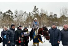 Первой чемпионке Казахстана по қазақ күресі в Аршалынском районе земляки подарили лошадь