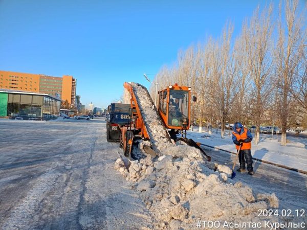 Снегоуборочные работы: коммунальные службы столицы работают в усиленном режиме