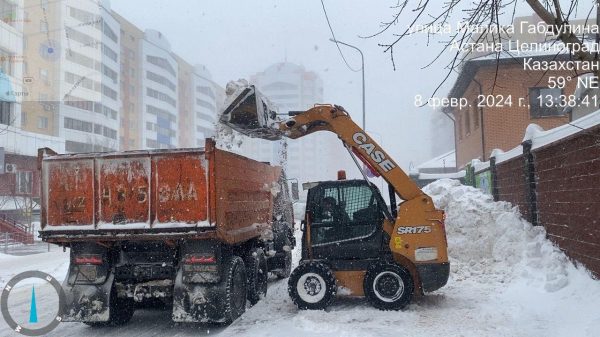 Уборка снега: свыше 1,4 тысяч единиц техники задействованы  в ночную смену в Астане