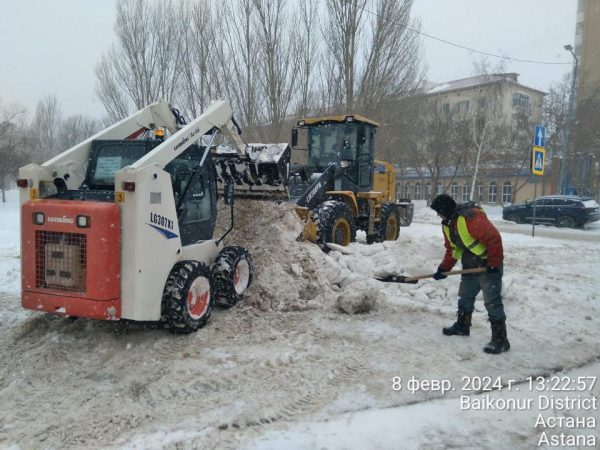 Уборка снега: свыше 1,4 тысяч единиц техники задействованы  в ночную смену в Астане