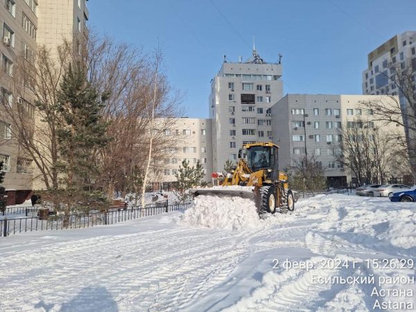 Снег и наледь в Астане:  как справляются коммунальные службы?