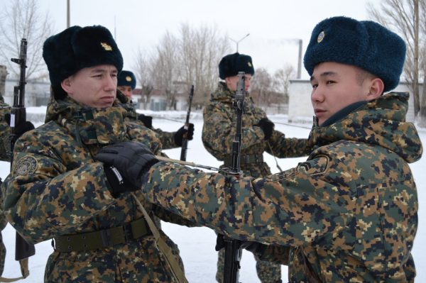 Служение Родине: Плохих выпускников из школы Жас Улана не бывает