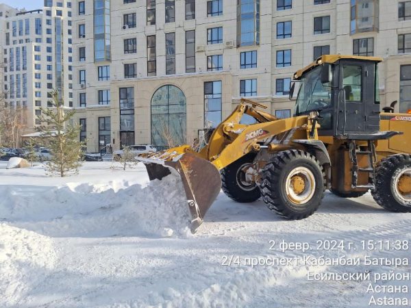 Снег и наледь в Астане:  как справляются коммунальные службы?