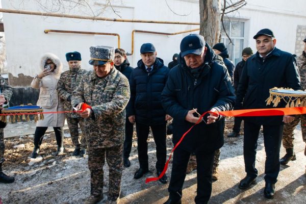 Проверка боеготовности: начальник Генштаба осмотрел военные объекты в Атырауском гарнизоне