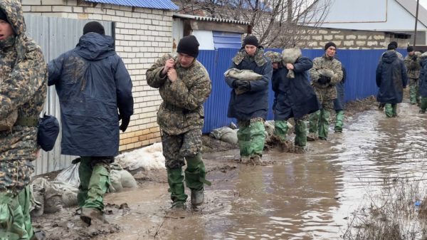 Гвардейцы пришли на помощь против паводков