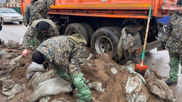 Гвардейцы пришли на помощь против паводков