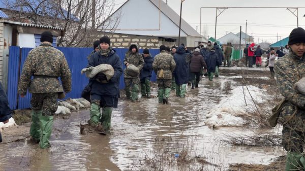 Гвардейцы пришли на помощь против паводков