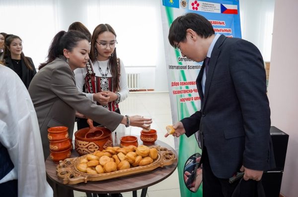 В Астане открылся казахстанско-чешский международный научный         центр аквакультуры