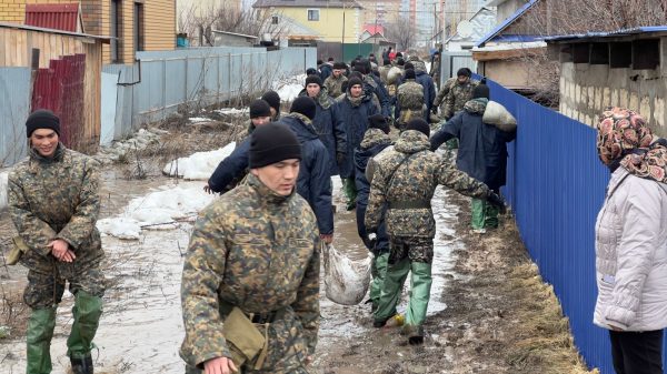 Гвардейцы пришли на помощь против паводков