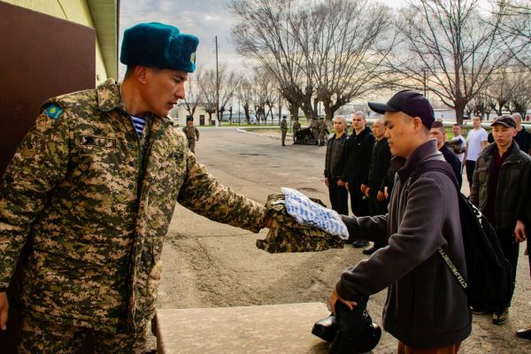 В десантно-штурмовую бригаду Конаевского гарнизона прибыли первые новобранцы