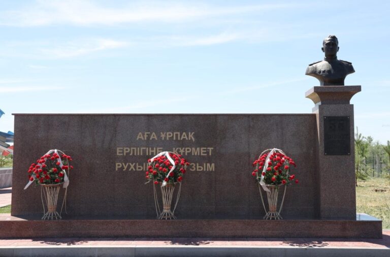 Талдыкорганской авиабазе присвоено имя прославленного летчика Сергея Луганского