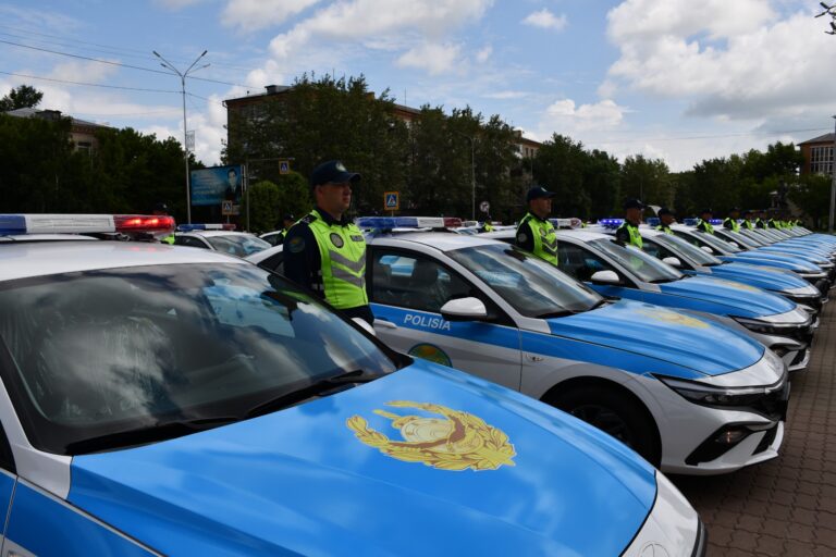 27 служебных автомашин получили акмолинские полицейские в честь профессионального праздника.