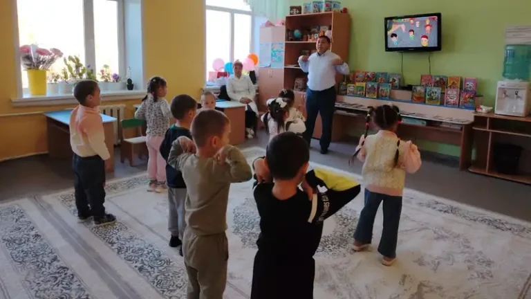 «Усатый нянь» из Щучинского мини-центра для детей: чувствую себя по-настоящему счастливым