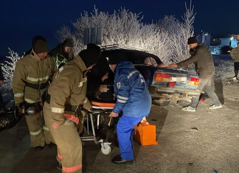 Спасатели пришли на помощь при ДТП