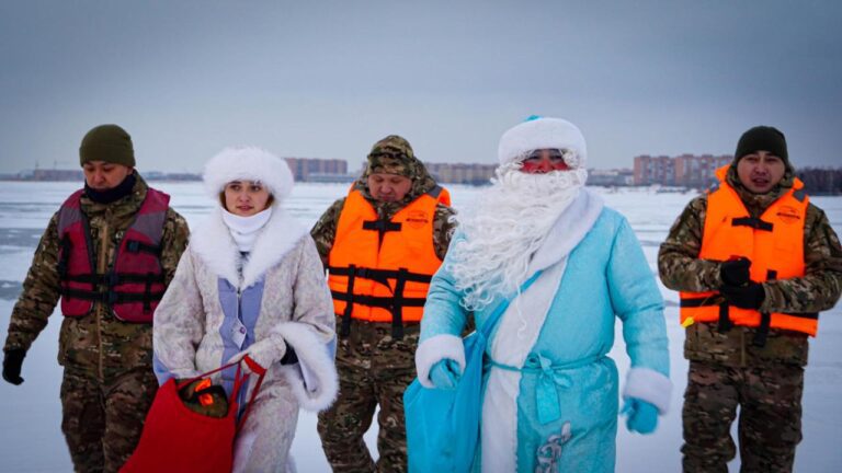 Спасательные жилеты от деда мороза