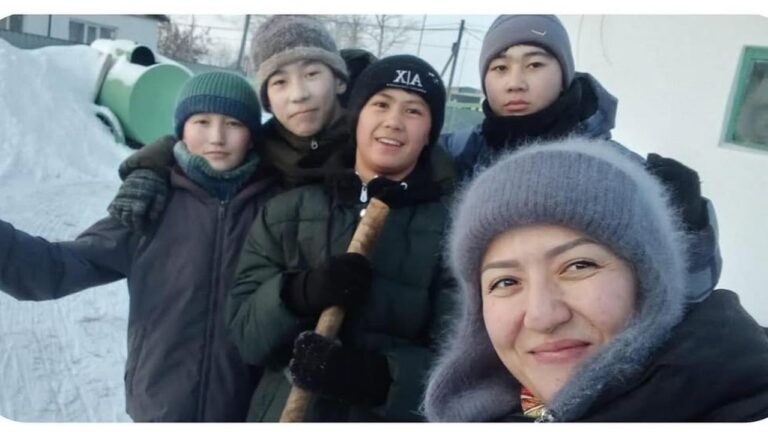 Акмолинские школьники оказывают посильную помощь пожилым людям