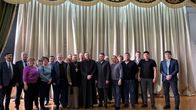 Cотрудниками управления по противодействию экстремизму ДП была проведена встреча с руководителями культовых зданий