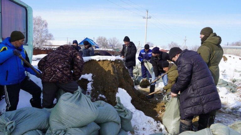 Мобильные группы приходят на помощь жителям