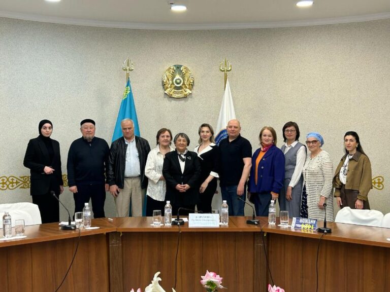 Сегодня в Доме Дружбы состоялась встреча руководителя управления внутренней политики Акмолинской области Г.Каримовой с председателями этнокультурных объединений Акмолинской Ассамблеи.